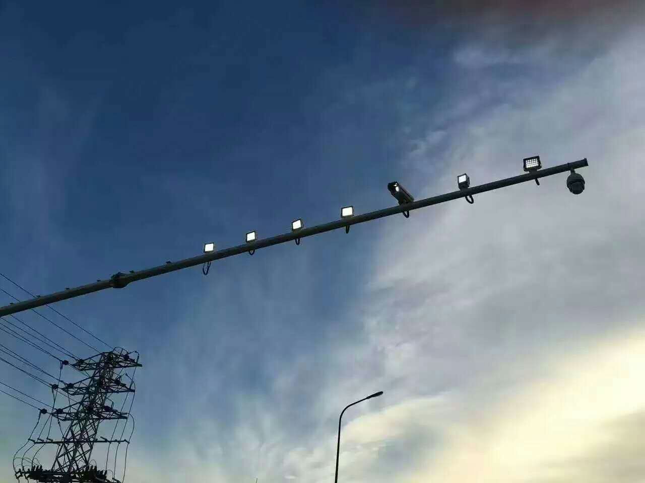博陽16顆LED頻(pín)閃燈中标廣西欽州電子警察項目